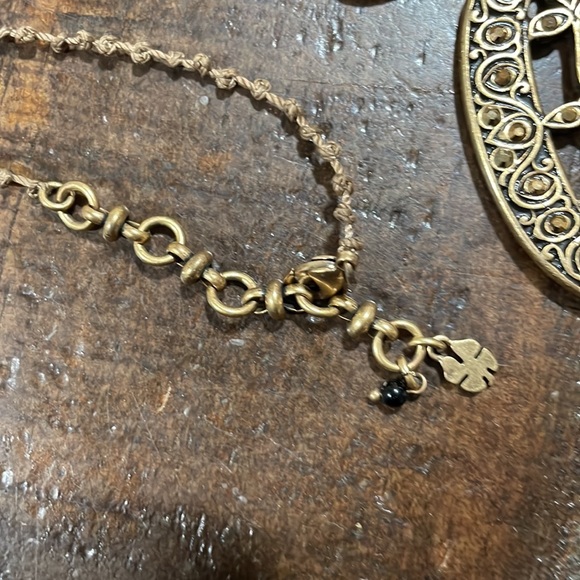 THREE CHARMS VINTAGE NECKLACE. - Picture 6 of 10